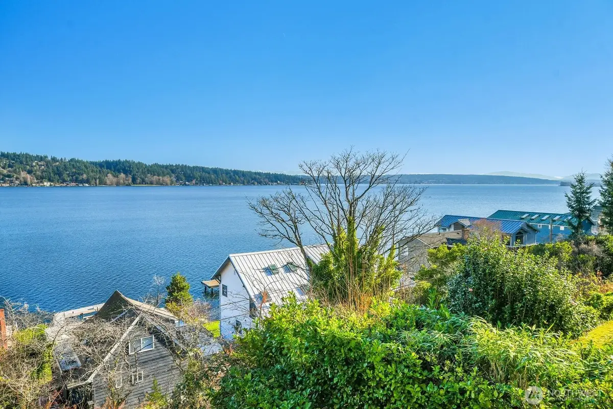 10742 Lakeside Avenue Ne, Seattle, WA 98125 - Image #1