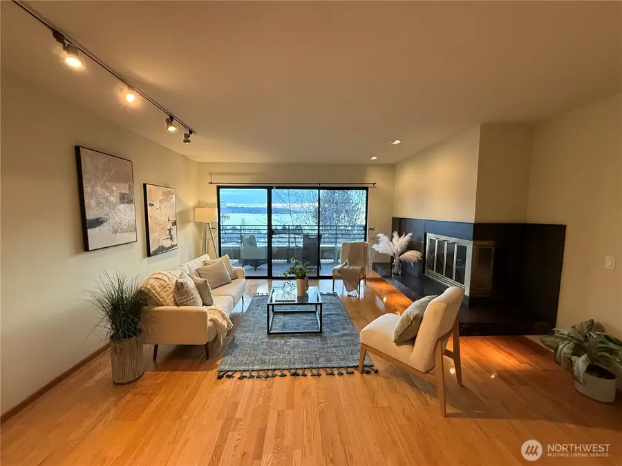 620 W Mercer Place #2B, Seattle, WA 98119 - Image #2