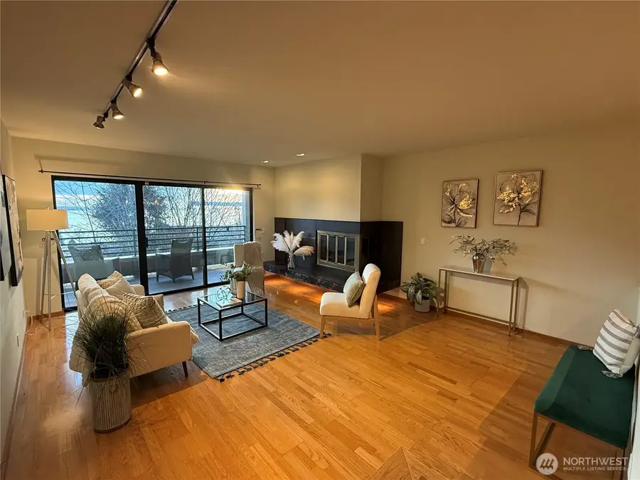 620 W Mercer Place #2B, Seattle, WA 98119 - Image #3