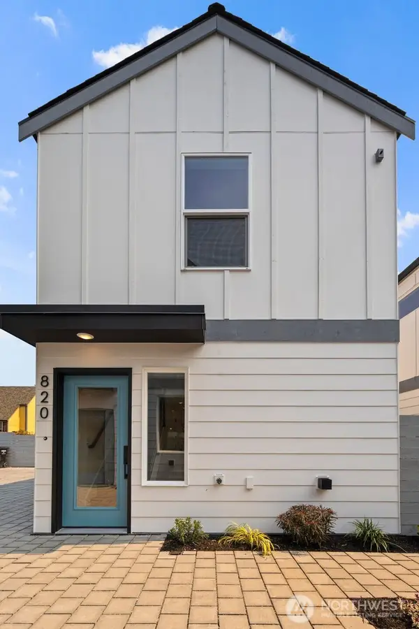 820 S Sullivan Street, Seattle, WA 98108