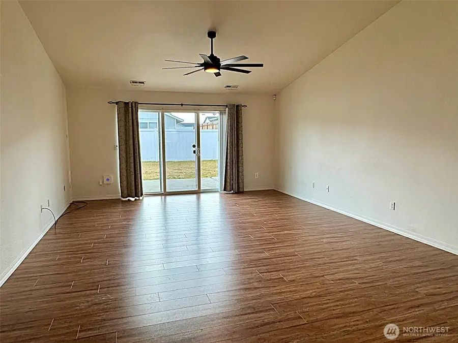 1321 W Century Street, Moses Lake, WA 98837 - #3