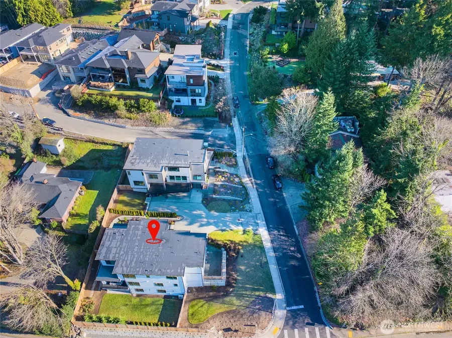 10204 NE 43rd Street, Kirkland, WA 98033 - Image #3