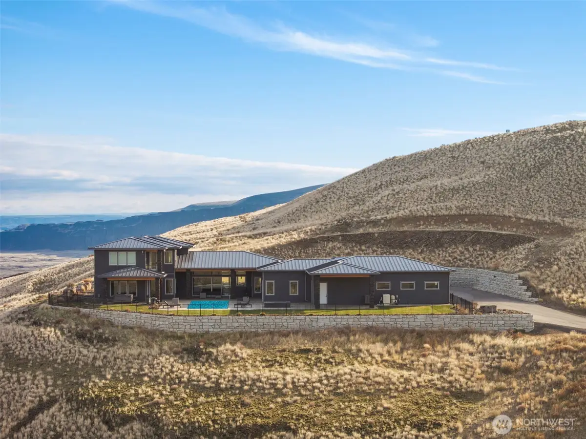 56 Spring Valley Road, Rock Island, WA 98850 - #1