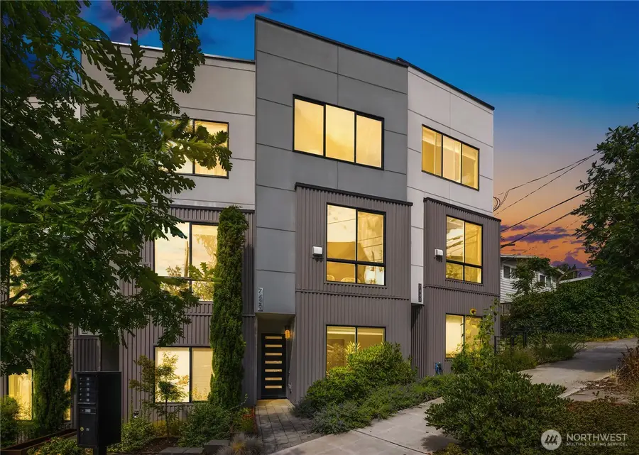 7439 Latona Avenue Ne, Seattle, WA 98115 - #2