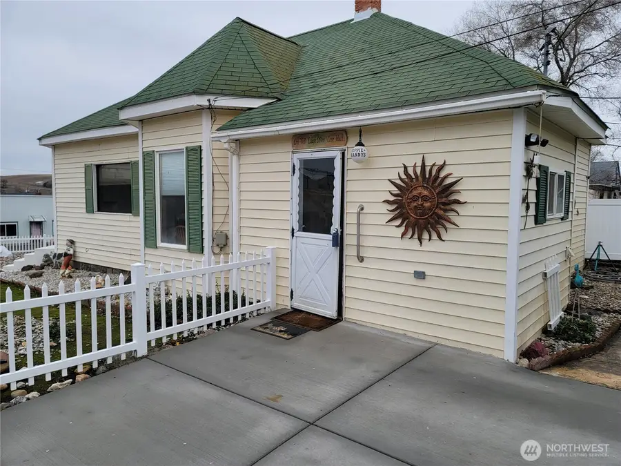 102 W 3rd Street, Lind, WA 99341 - #3