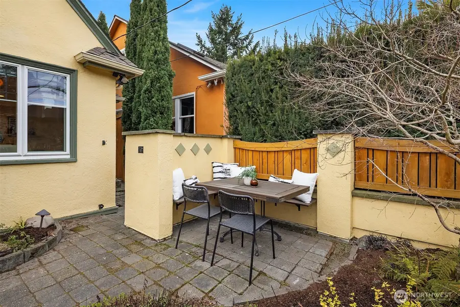 6237 26th Avenue Ne, Seattle, WA 98115 - Image #2