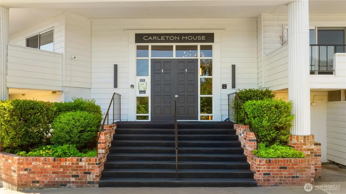 2565 Dexter Avenue N #103, Seattle, WA 98109 - Image #1