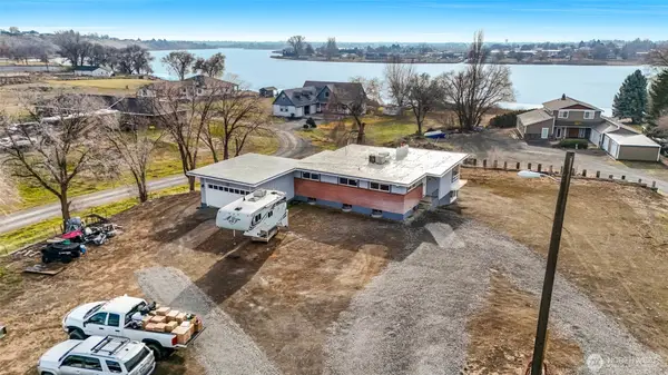 8061 NE Valley Road, Moses Lake, WA 98837