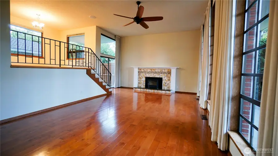 16902 28th Avenue Sw, Burien, WA 98166 - Image #2