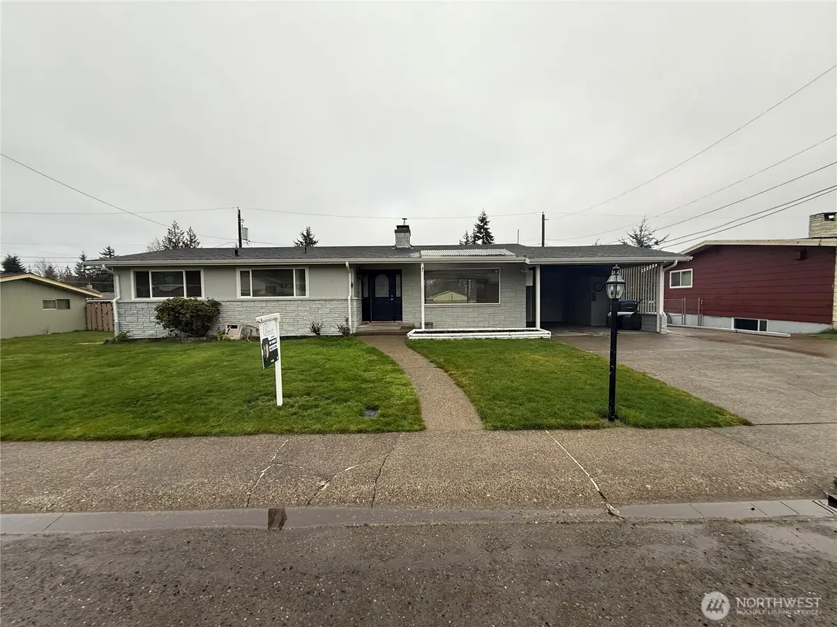 221 W Forest Avenue, Port Angeles, WA 98362 - #1