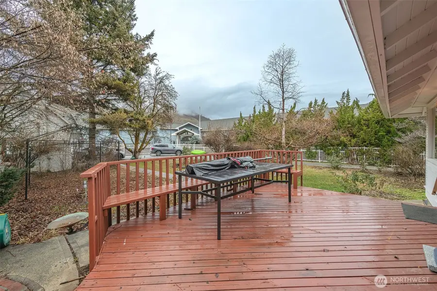 811 Pioneer Avenue, Cashmere, WA 98815 - #3