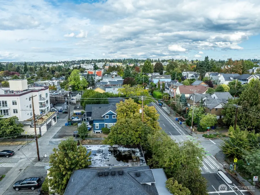 5031 11th Avenue Ne, Seattle, WA 98105 - Image #2