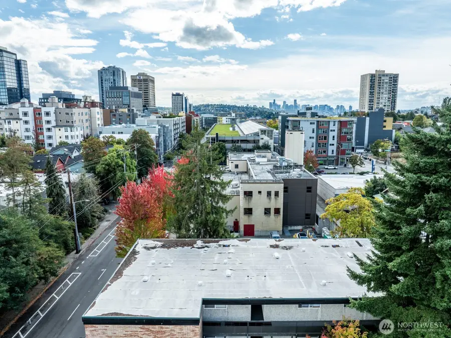 5039 11th Avenue Ne, Seattle, WA 98109 - Image #2