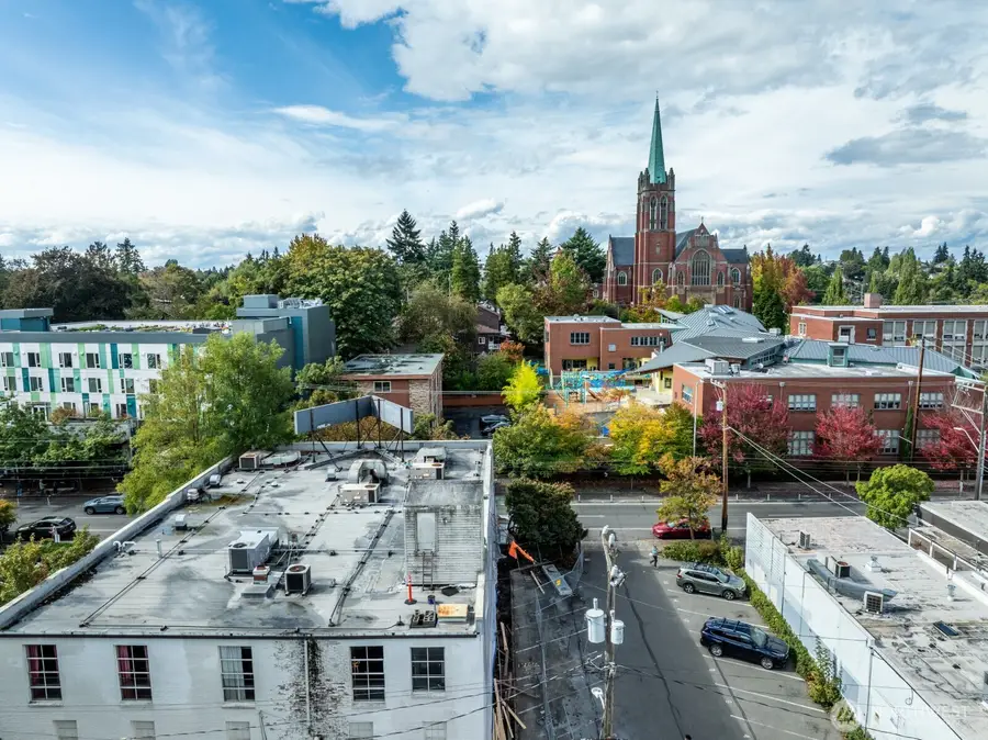 5039 11th Avenue Ne, Seattle, WA 98109 - Image #3