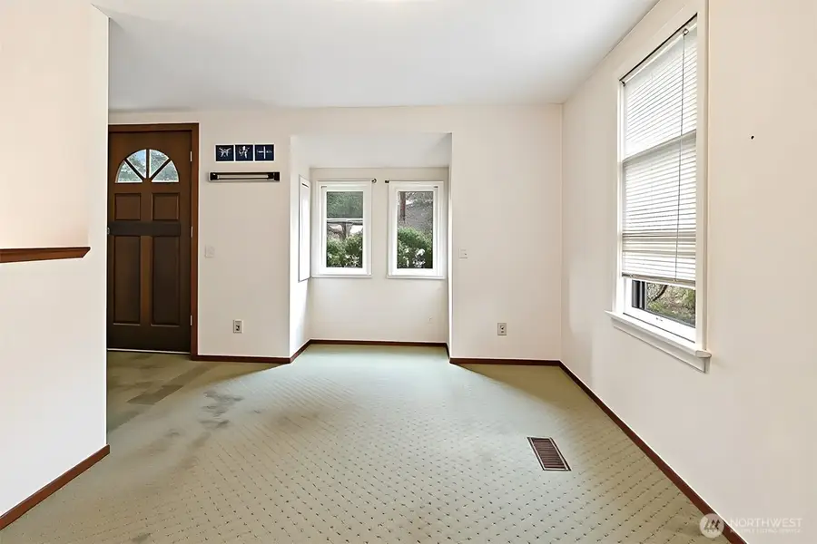 8902 30th Avenue Nw, Seattle, WA 98117 - Image #3