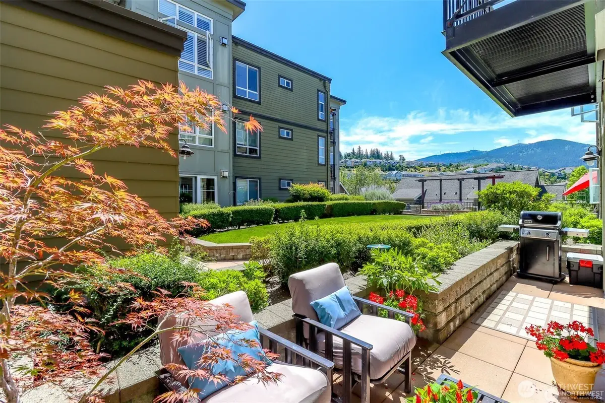 1840 25th Avenue Ne #204, Issaquah, WA 98029 - Image #1