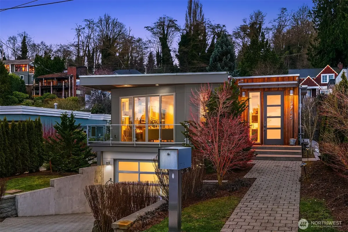 3743 W Commodore Way, Seattle, WA 98199 - #1