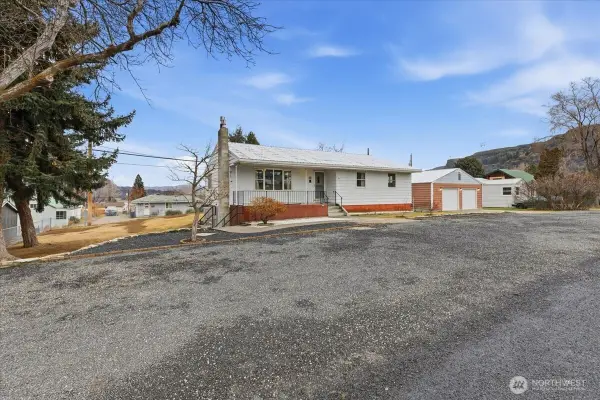 118 Washington Place, Electric City, WA 99123