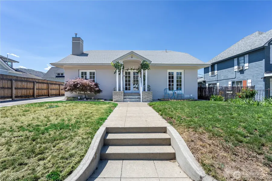 146 S Delaware Avenue, Wenatchee, WA 98801 - #2