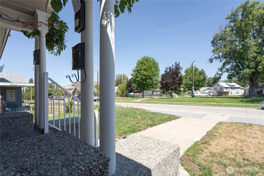 146 S Delaware Avenue, Wenatchee, WA 98801 - #3