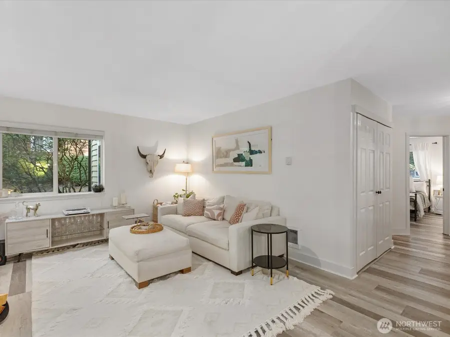 455 Newport Way Nw #302, Issaquah, WA 98027 - #3