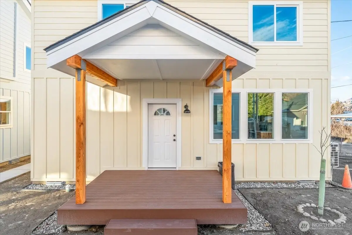 409 E Okanogan Avenue, Chelan, WA 98816 - #1