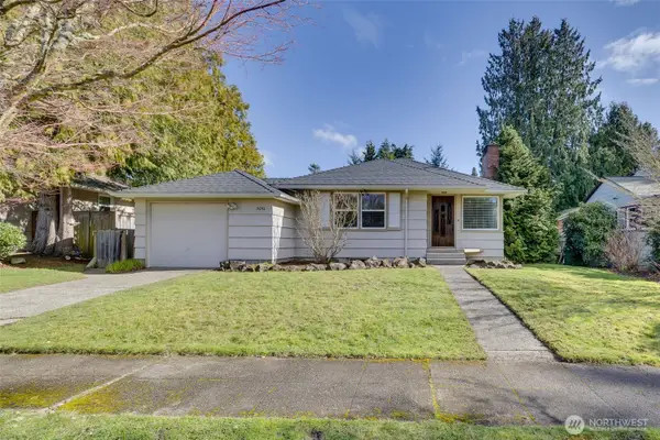 3050 52nd Avenue Sw, Seattle, WA 98116