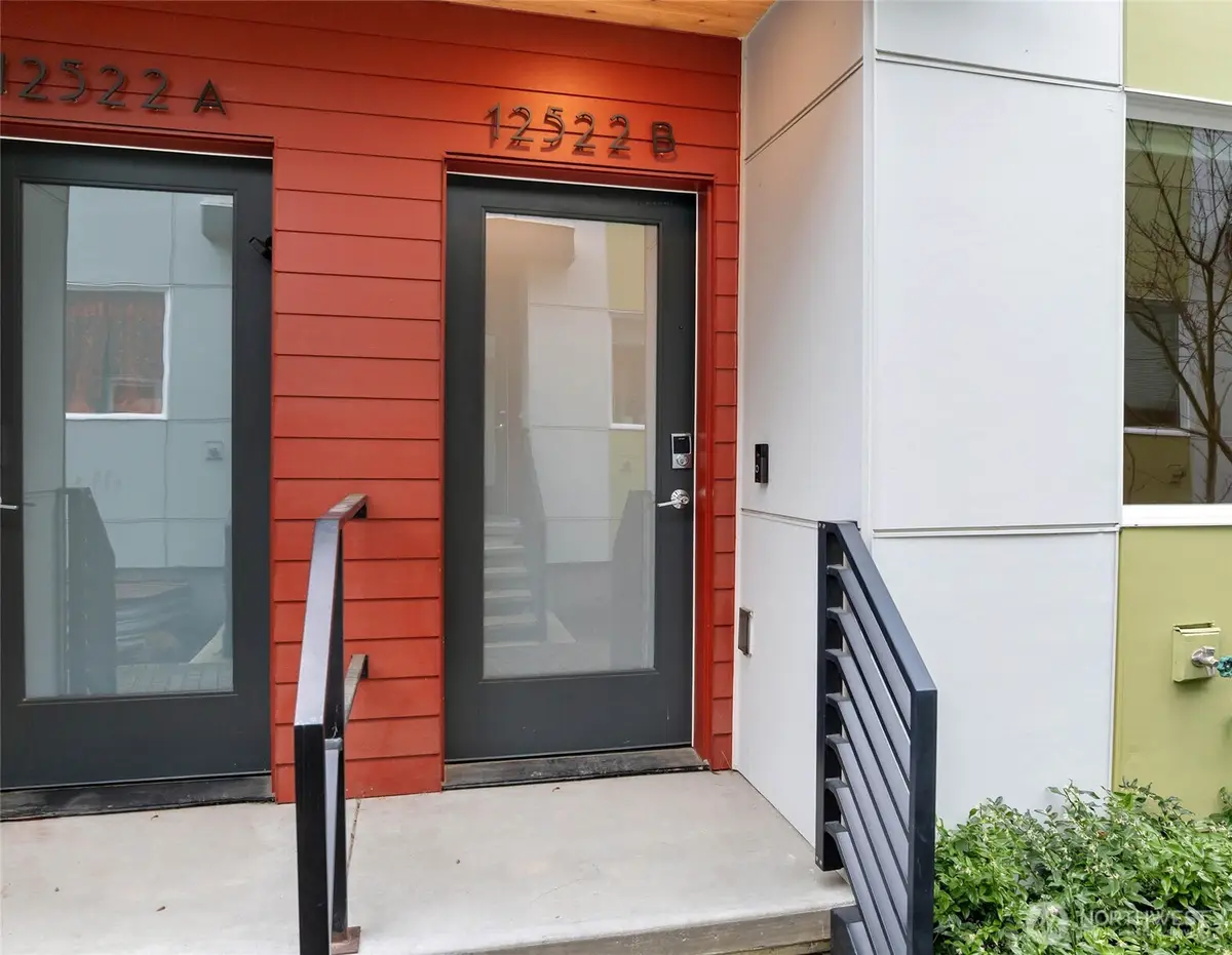 12522 15th Avenue Ne #B, Seattle, WA 98125 - Image #1