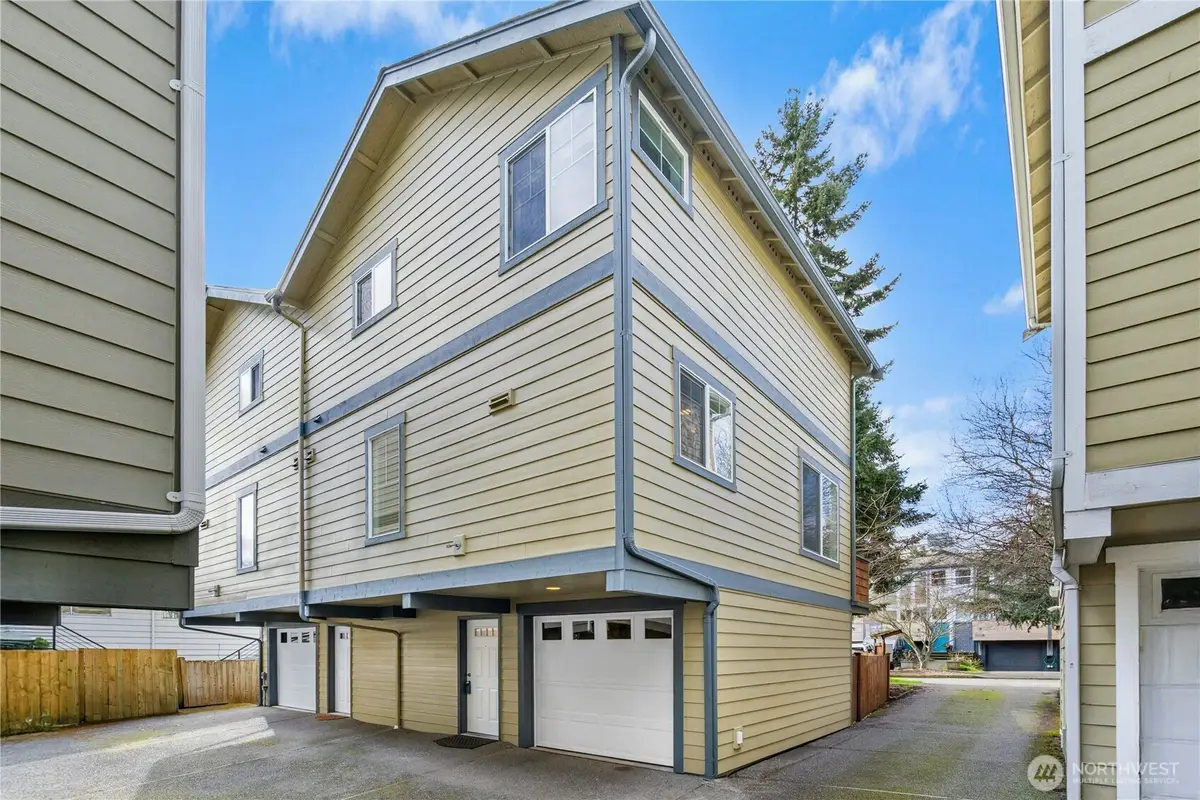 8832 Midvale Ave N #B, Seattle, WA 98103 - #1