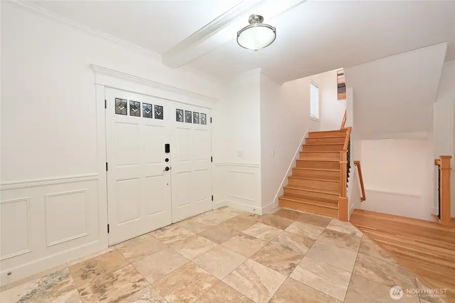 2531 30th Avenue W, Seattle, WA 98199 - Image #2