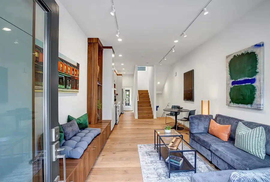 635 13th Avenue E, Seattle, WA 98102 - Image #2