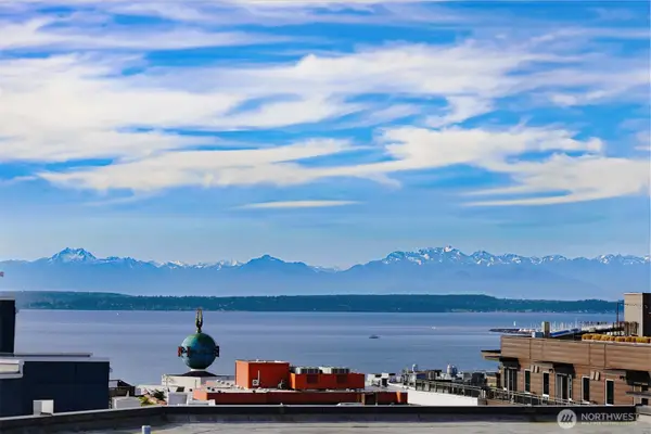 159 Denny Way #406, Seattle, WA 98109