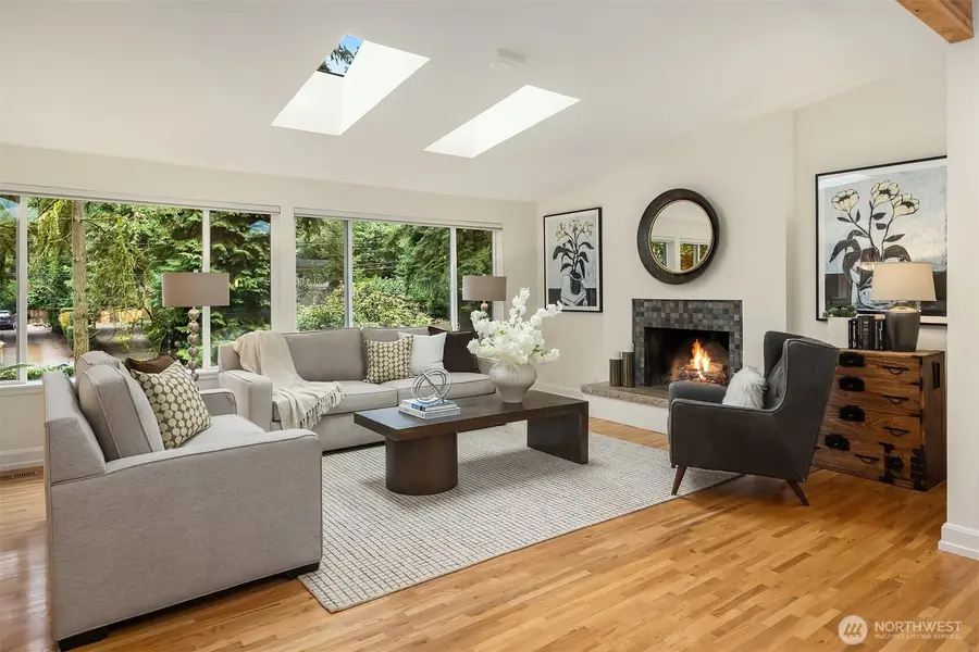 2705 107th Avenue Se, Beaux Arts Village, WA 98004 - Image #2