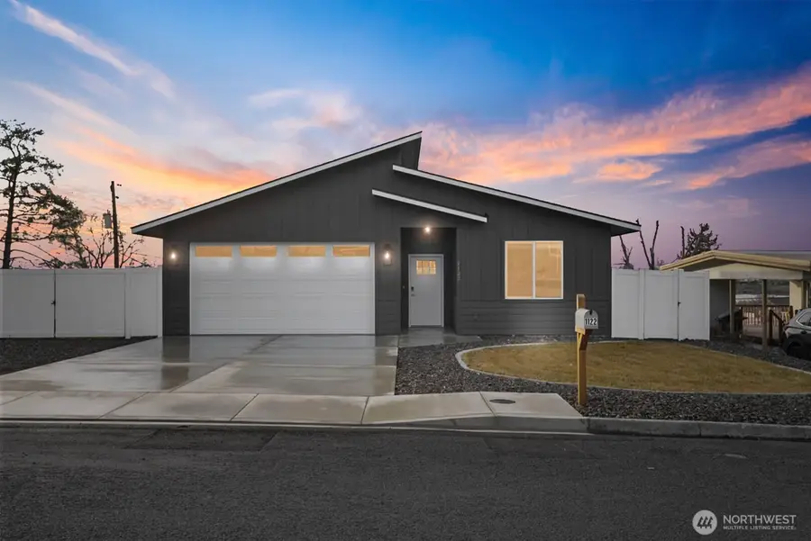 1122 W Ashley Way, Moses Lake, WA 98837 - #2