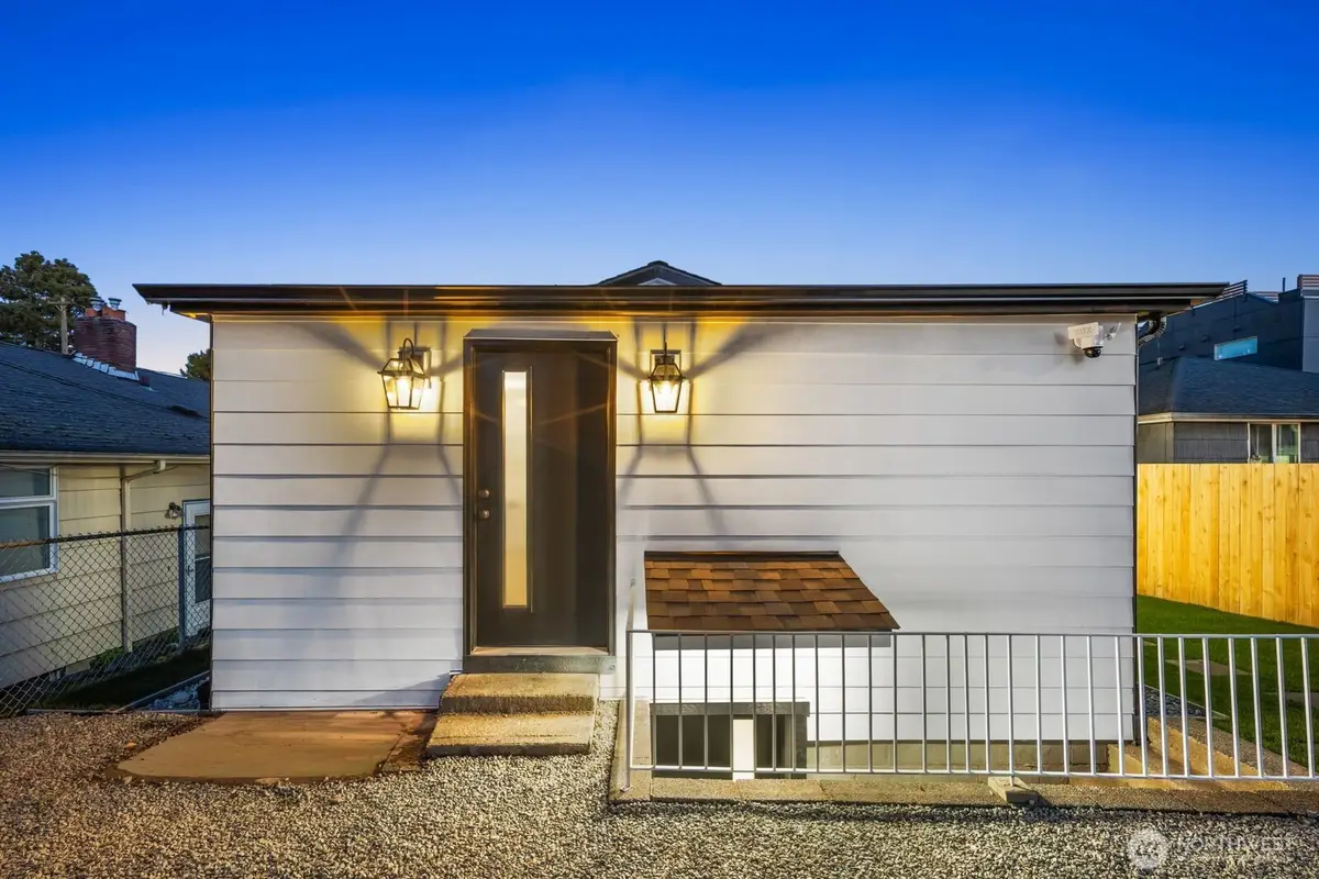 5945 Fauntleroy Way Sw, Seattle, WA 98136 - #1