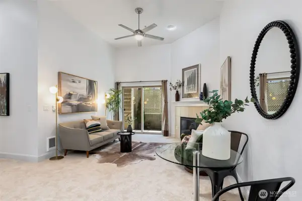 3150 W Government Way #101, Seattle, WA 98199