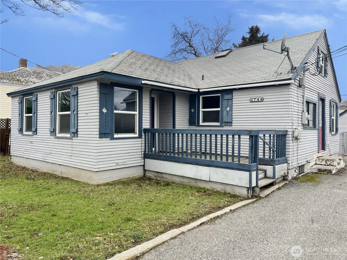 744 Saddlerock Drive, Wenatchee, WA 98801 - Image #1