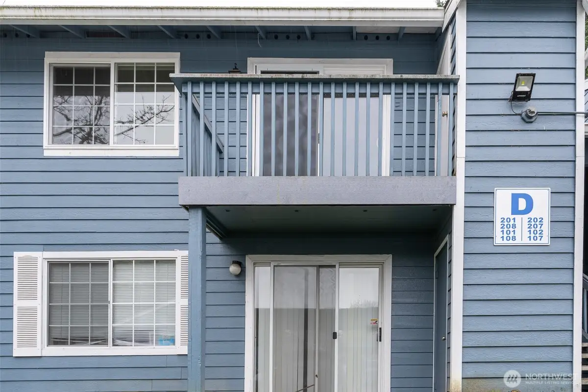 16817 Larch Way #D201, Lynnwood, WA 98037 - Image #1