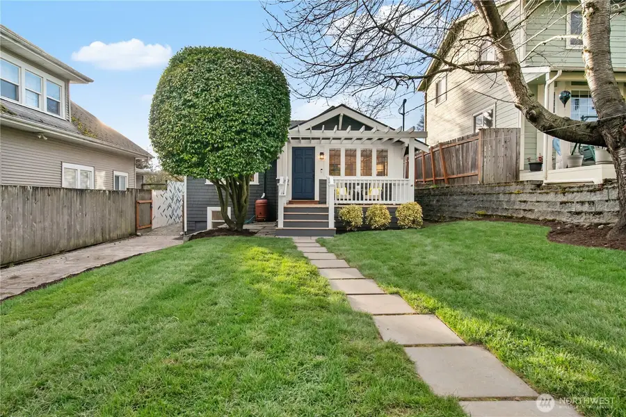 3815 Sunnyside Avenue N, Seattle, WA 98103 - #3