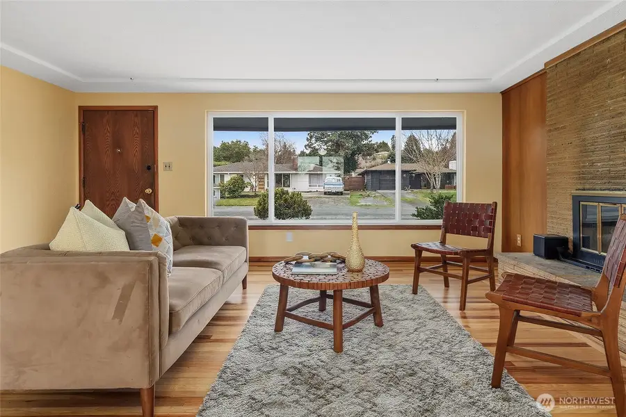 7716 S Mission Drive, Seattle, WA 98178 - Image #2