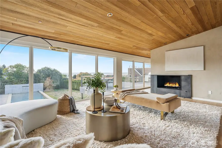 9135 NE 19th St, Clyde Hill, WA 98004 - #3