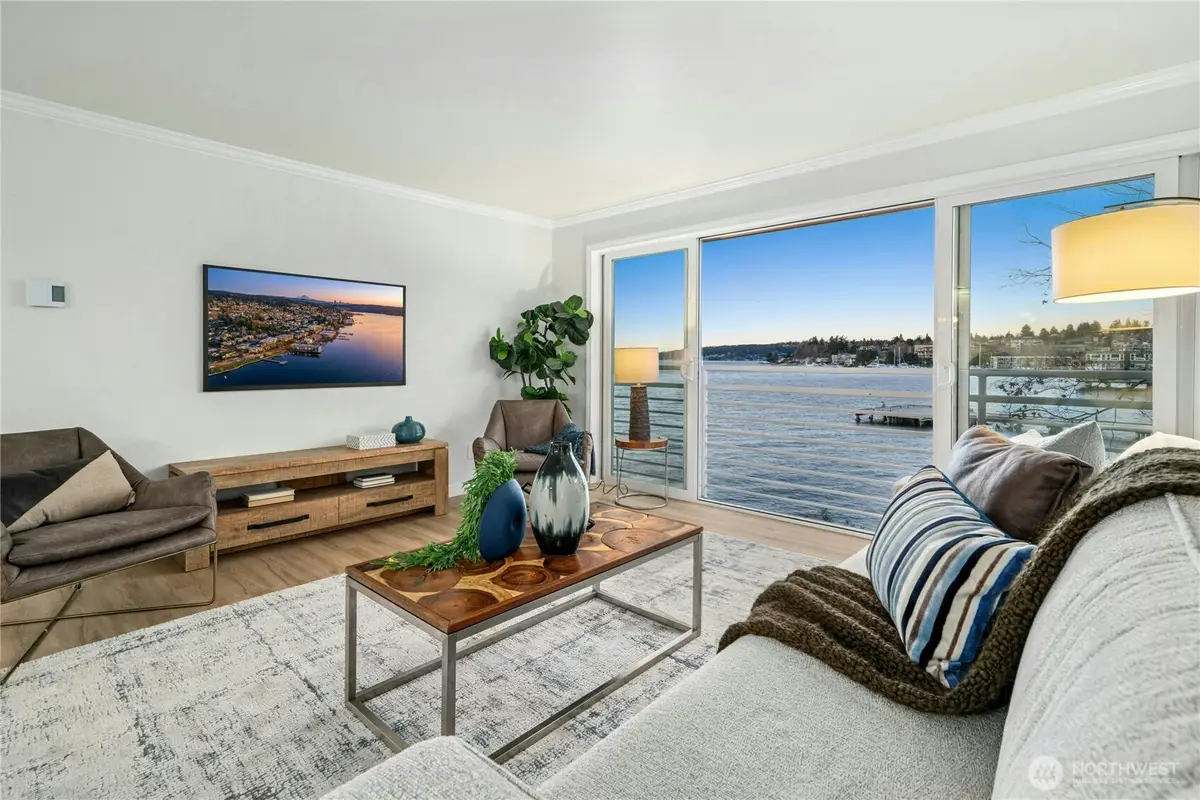 733 Lake Street S #202, Kirkland, WA 98033 - #1