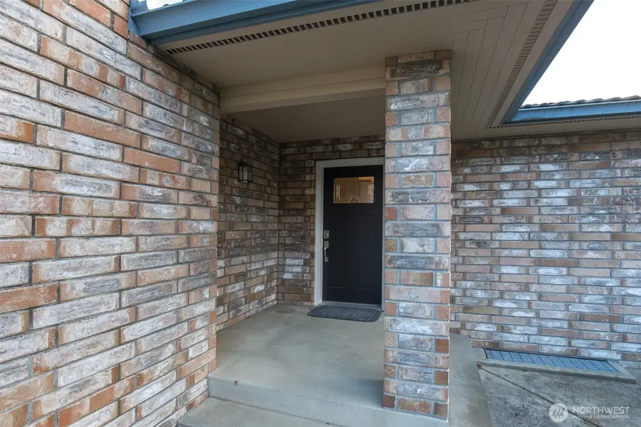 527 S Liberty Street, Port Angeles, WA 98362 - #2