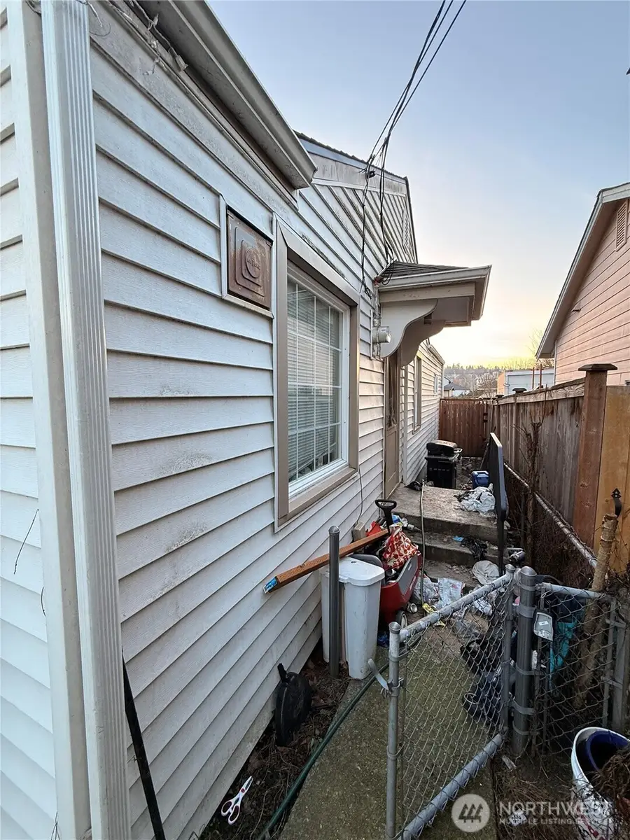 421 Wells Avenue N, Renton, WA 98057 - #2