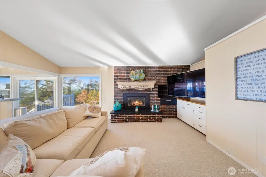 4951 Surfcrest Drive, Oak Harbor, WA 98277 - #3