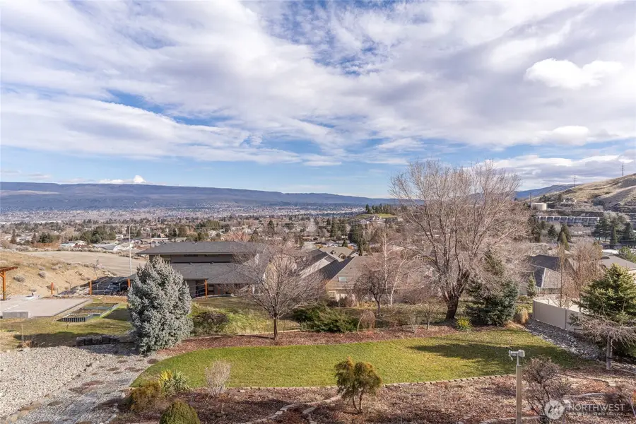 735 Castle Heights Drive, Wenatchee, WA 98801 - #3