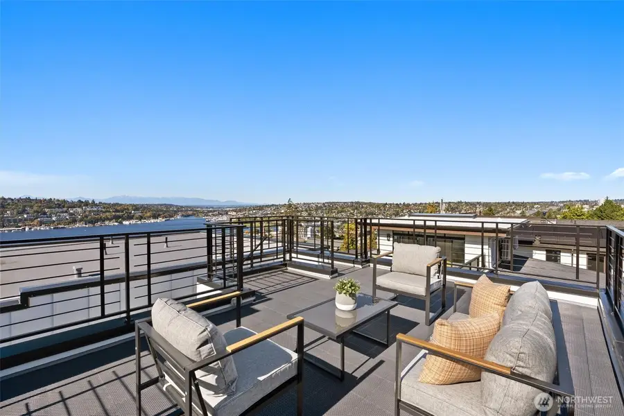 2214 Broadway E, Seattle, WA 98102 - Image #2