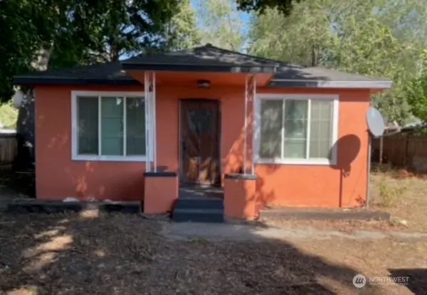 212 4th Street W, Tonasket, WA 98855