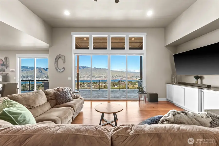 2910 N Baker Avenue, East Wenatchee, WA 98802 - #2