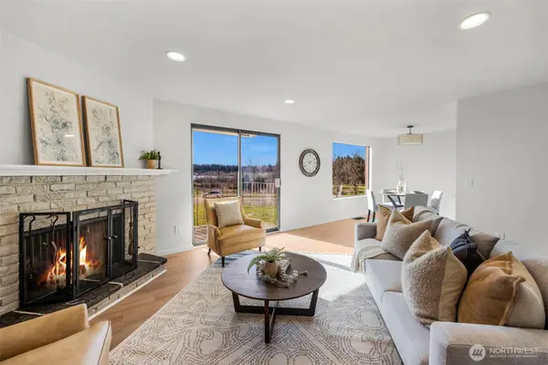 23301 Lakeview Drive #A204, Mountlake Terrace, WA 98043